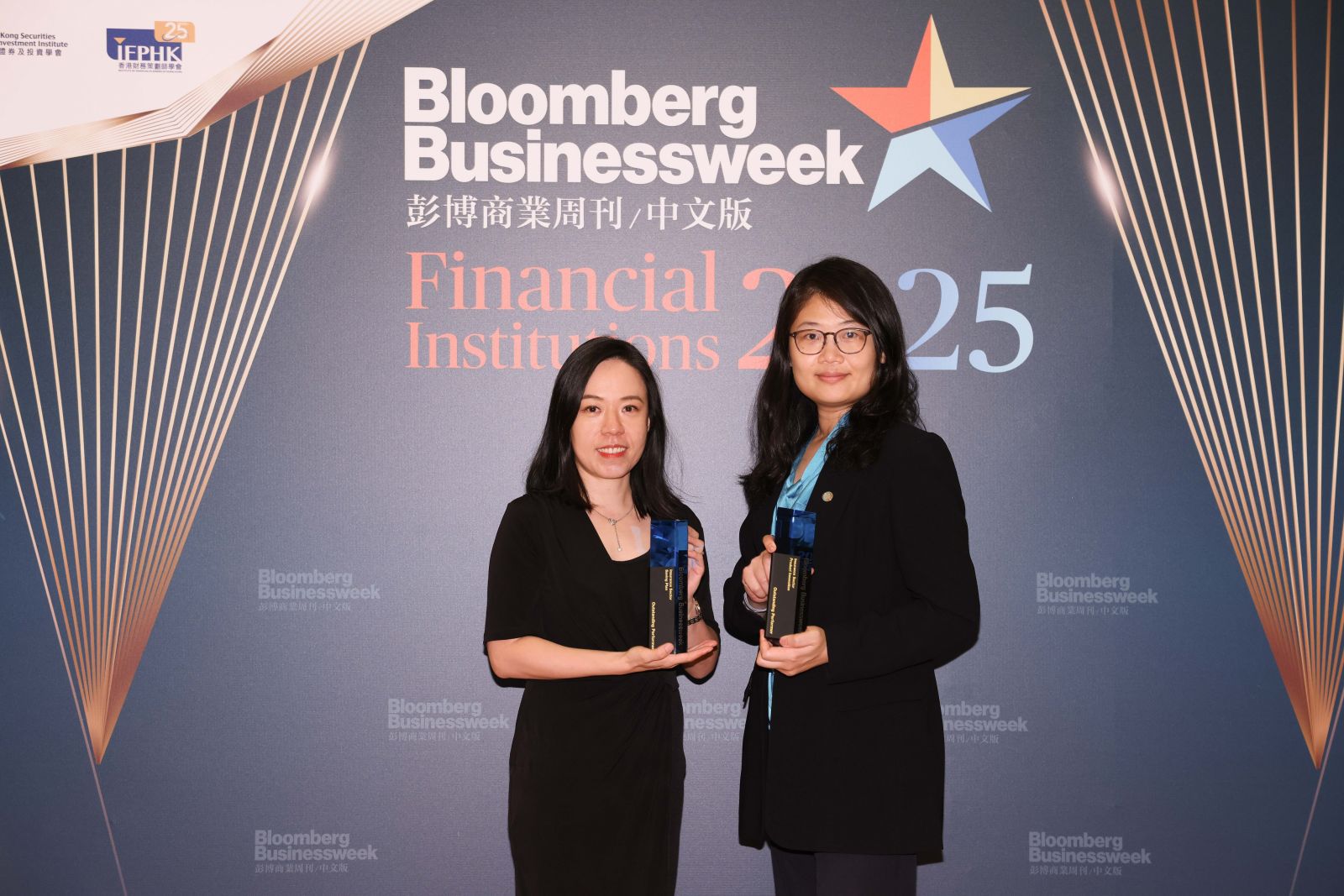周大福人壽在《彭博商業周刊》「金融機構大獎 2025」中獲得八項殊榮